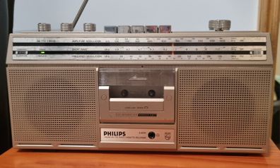 Vintage Philips D 8201 Cassette deck and Radio AM/FM/SW.