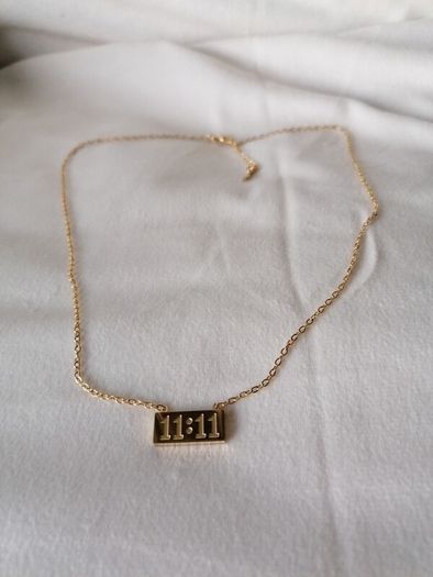 gold color necklace