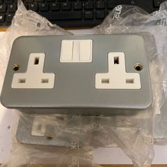 Twin metal clad sockets 3