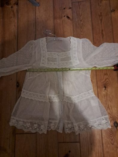 BNWOT Size M Cream Chiffon Top