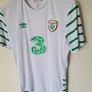 2016/17 umbro ireland away shirt Size xl Pit to pit 23" white In excellent condition Image 4