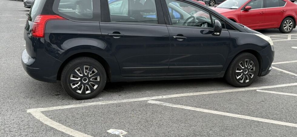 2011 Peugeot 5008