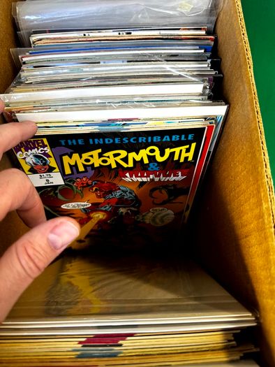 DC, Marvel Long Comic Box w 290 comics for Sale