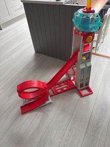 Paw Patrol: Rescue Wheels Super Loop Tower HQ, with Light, Sound, Vehicle Launcher