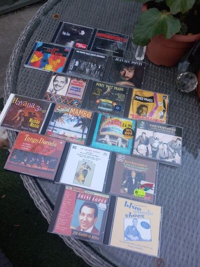 93 CDs, jazz, rap, musicals, mint condition, D18