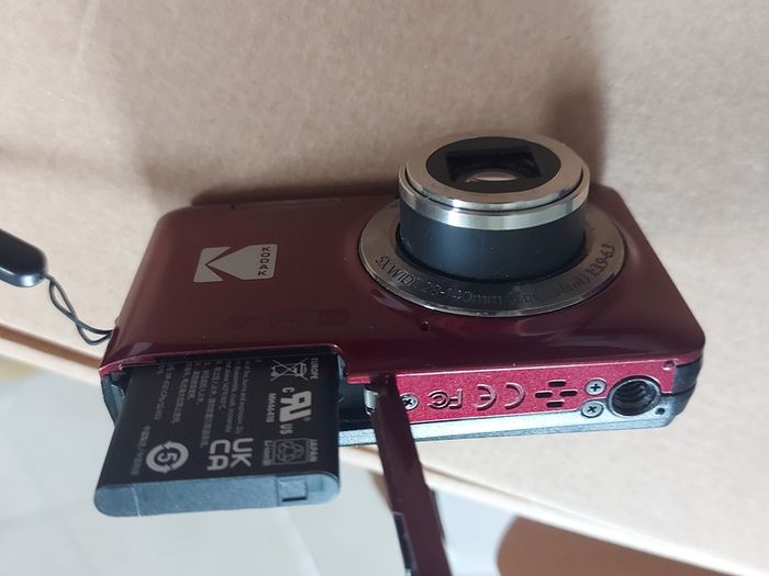 KODAK PIXPRO Digital Camera, Model FZ55, 16 megapixel, 5 x Zoom, in very good condition, but issue with Lens not retracting when turned off