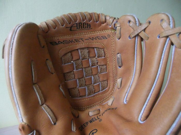 Old Rawlings Baseball Glove