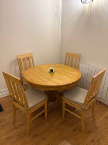 Round solid pine dining table with 5 chairs
