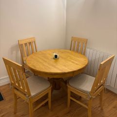 Round solid pine dining table with 5 chairs
