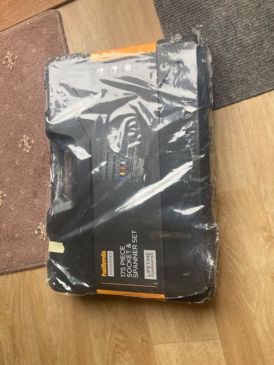 175 piece socket and spanner set