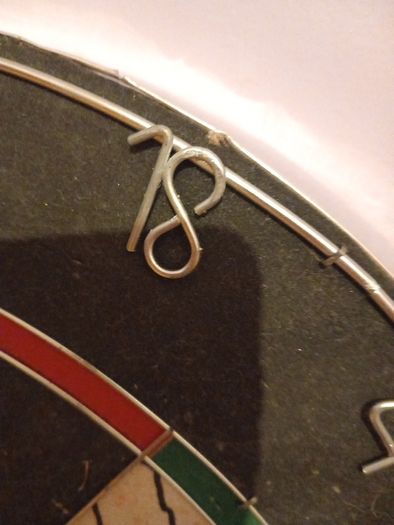 Dart board come with darts