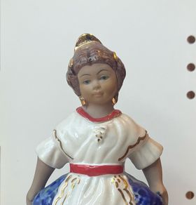 Porcelain fallera girl figurine, made in Spain