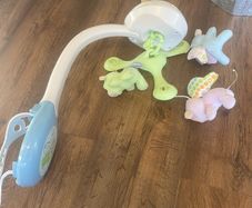 Fisher Price 3 in 1 projection cot mobile lambs music & lights