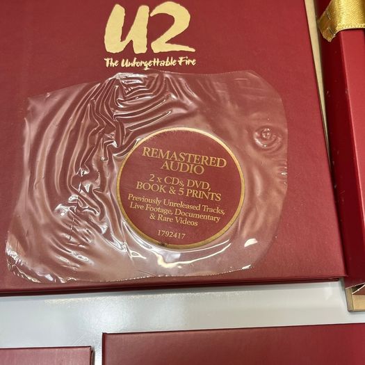 U2 : The Unforgettable Fire CD Limited Album with DVD 3 discs (2009)
