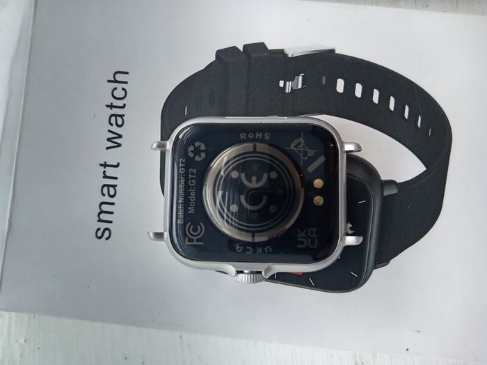 iphone Xs max and smartwatch