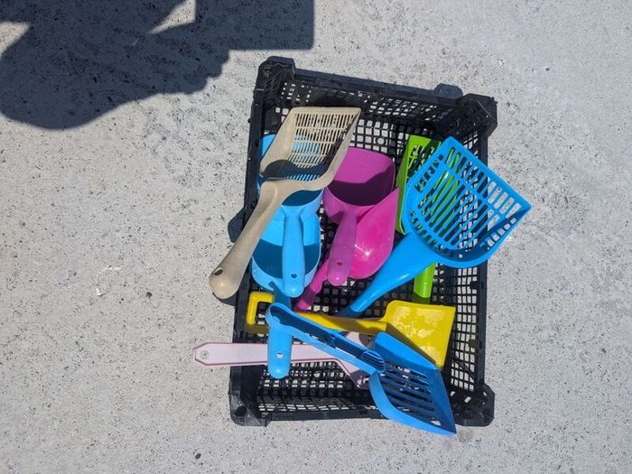 Plastic scoops