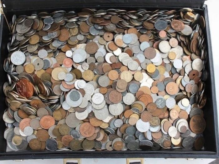 Random selection of 15 world coins
