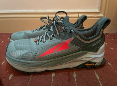 Altra Olympus 5 size 7.5