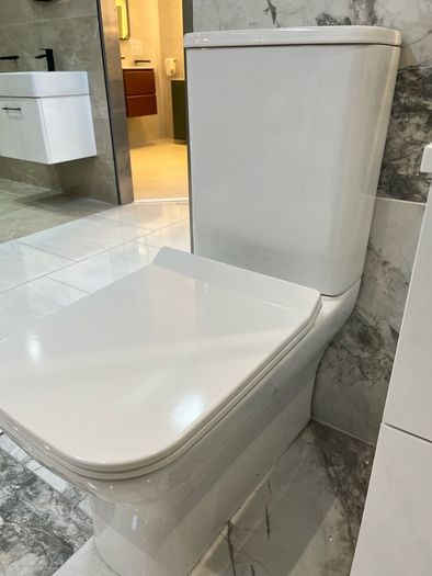 Ex Display Orca Fully shrouded Toilet
