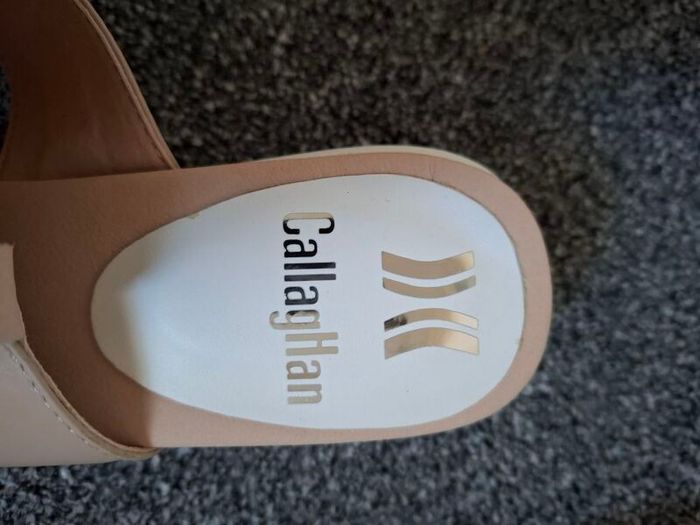 Callaghan sandals