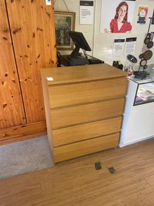 chest of drawers
