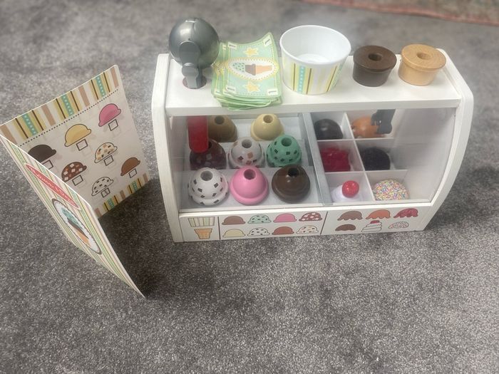 melissa and Doug wooden ice cream counter