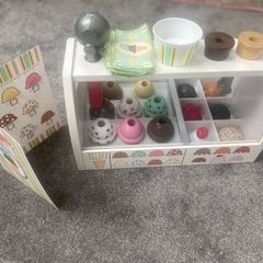 melissa and Doug wooden ice cream counter