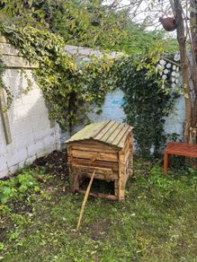 Wooden garden composter