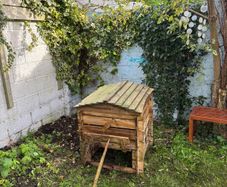 Wooden garden composter