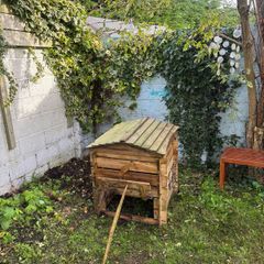 Wooden garden composter