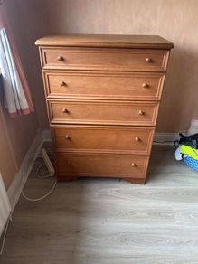 chest of drawers