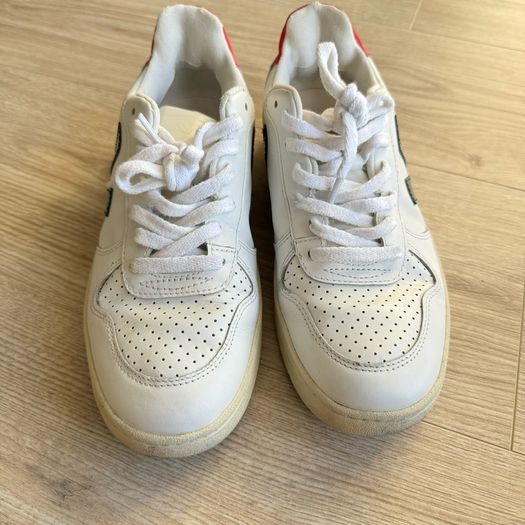 VEJA V 10 leather trainers UK 5