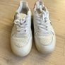 VEJA V 10 leather trainers UK 5 Image 7