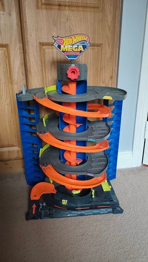 Hot wheels garage
