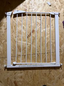 Baby safety gate
