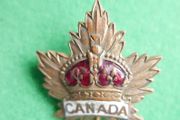 Vintage Canadian WW1 Gilt Enamel Officers Lapel Badge