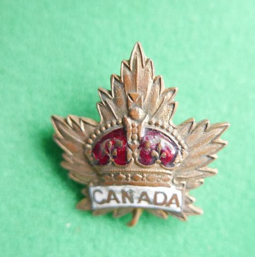Vintage Canadian WW1 Gilt Enamel Officers Lapel Badge