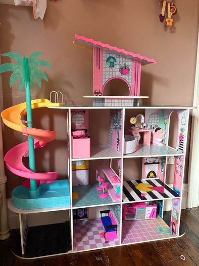 LOL dollhouse and over 15 dolls over various sizes