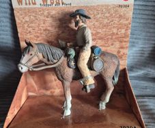 Schleich Wild West 70304 - Trapper on Horse (Retired 2006 Collectible) - Brand New In Box (NIB)