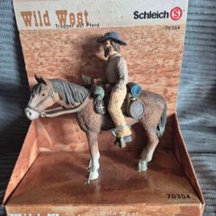 Schleich Wild West 70304 - Trapper on Horse (Retired 2006 Collectible) - Brand New In Box (NIB)