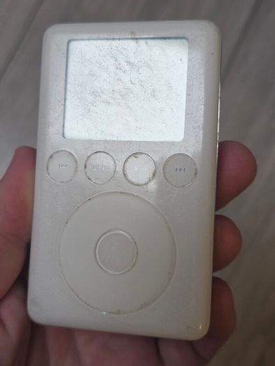 iPod 3rd Gen Classic 15gb (Free Post)