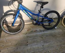Carrera abyss 20 inch bike