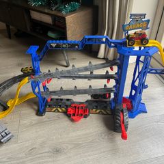Monster Jam Garage Playset