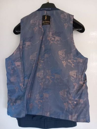 Mens blue 3 piece suit reduced to 95 euro