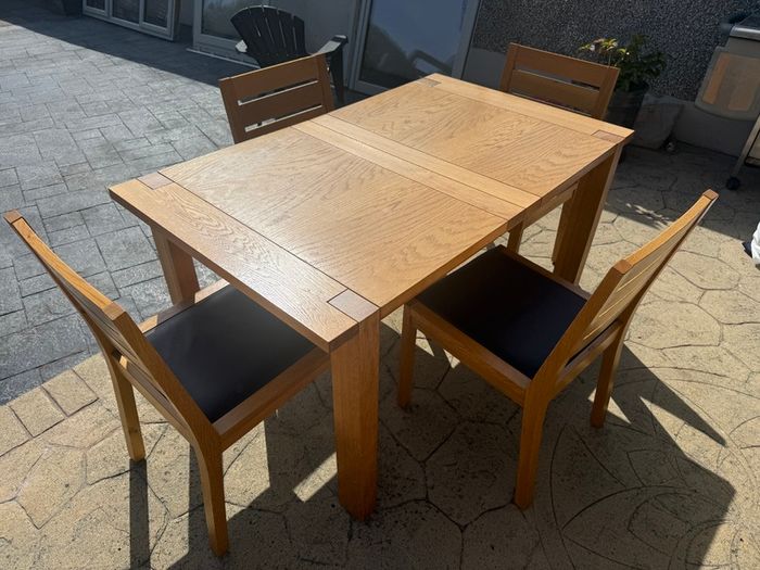 Extendable Kitchen Table and 6 Chairs