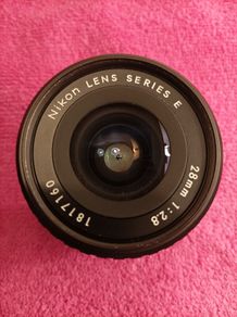Mint Nikon 28mm  2.8  E  lens