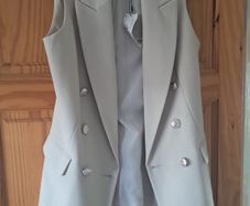 Sleeveless blazer