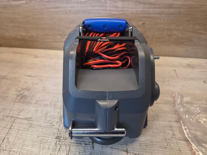 Berger + Schroter 12V Premium Cable Winch with radio remote control