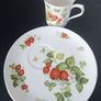 Queens "Virginia Strawberry" TV set Tray and Mug Image 4