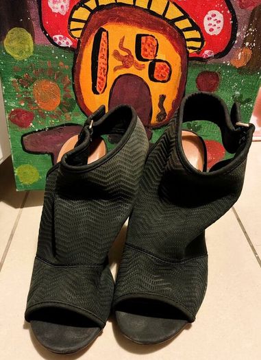 PRICE DROP Quick sale Aldo heels size 7